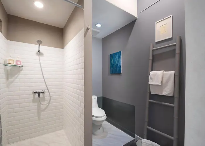 펜션 Non The Post Spacious King With Sofa Bed And Living Area Near Riverside And Iconsiam 방콕
