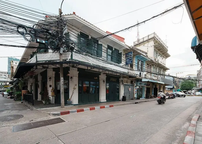 Non The Post Spacious King With Sofa Bed And Living Area Near Riverside And Iconsiam Holiday home Bangkok
